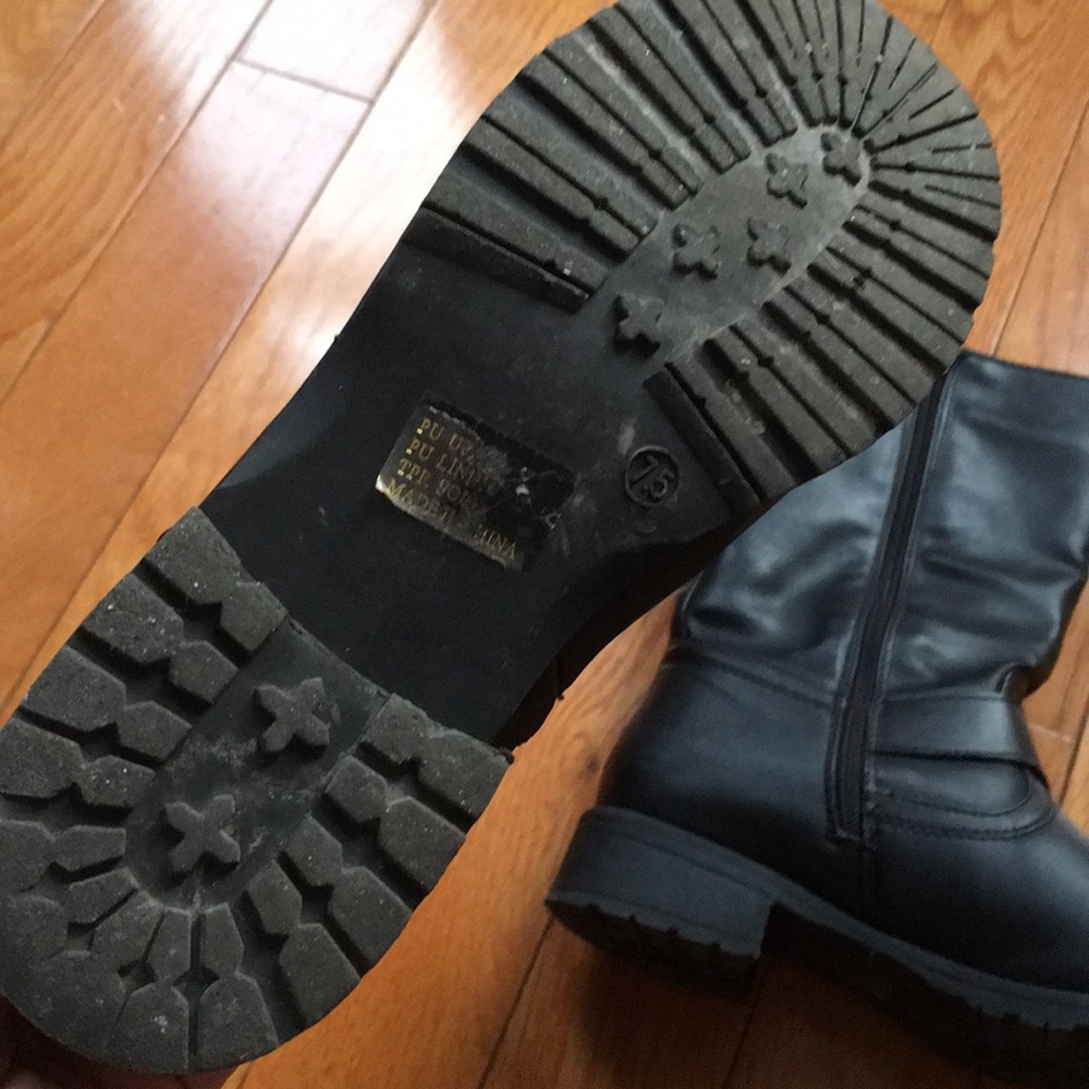 Boots - Picture 3 of 3